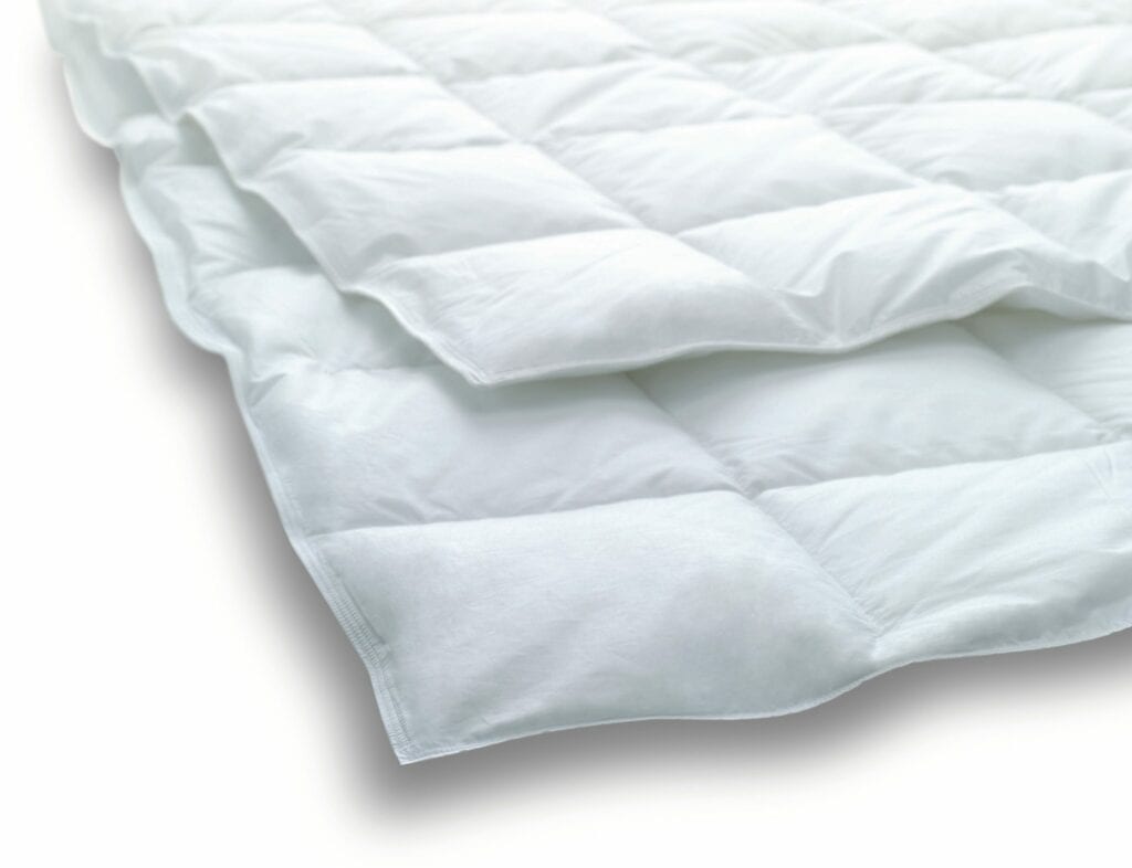 Premium Daunendecke von DAUNY aus feinsten Gänsedaunen im Daunenspiel Onlineshop erhältlich