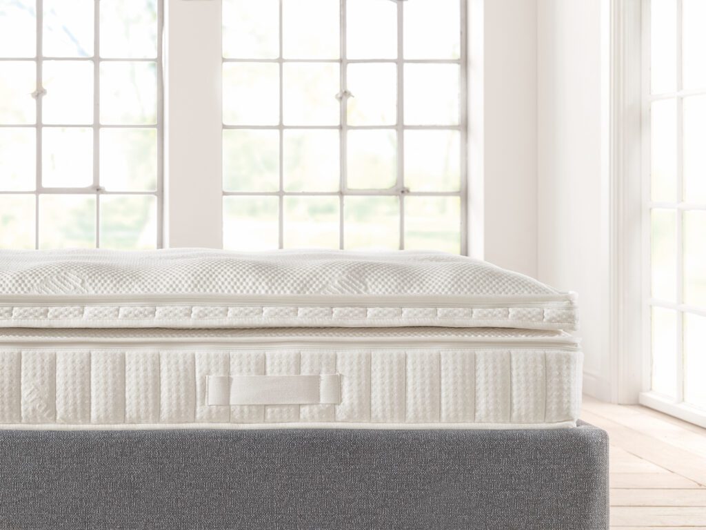 Dormiente Topper gefüllt mit Naturlatex, 100% nachhaltig im Daunenspiel Onlineshop erhältlich