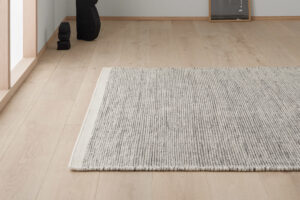 Linie Design Teppiche aus Wolle, handgewebt im Daunenspiel Onlineshop