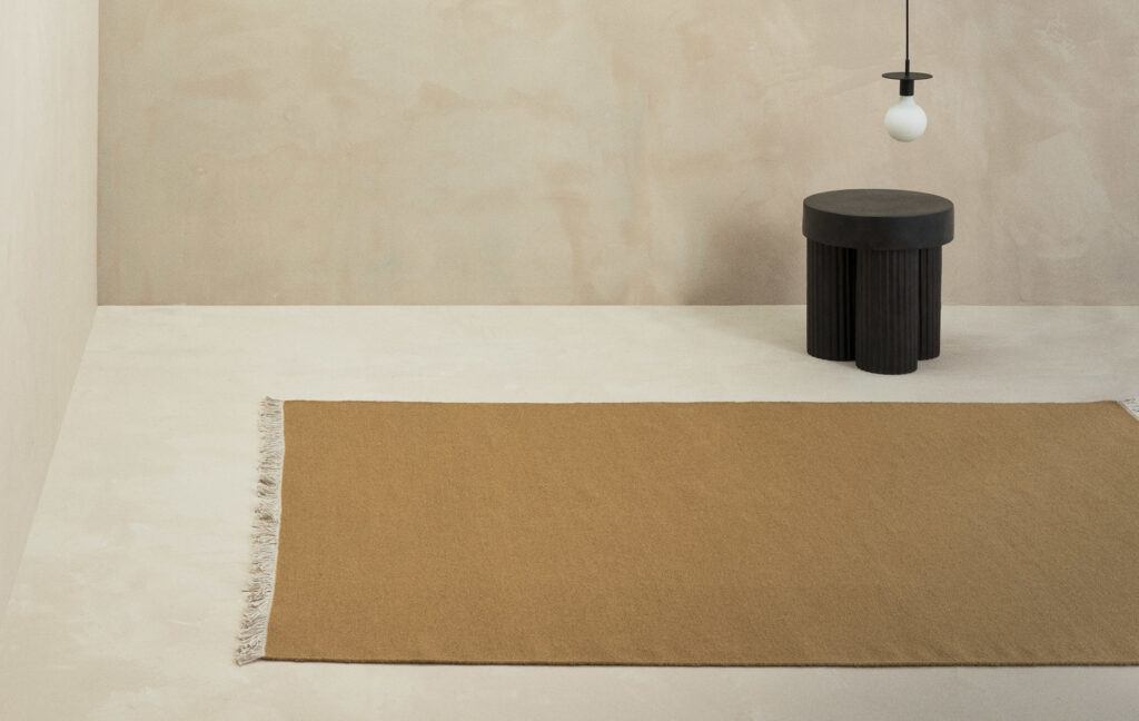 Linie Design Rainbow Wollteppich im Onlineshop Daunenspiel in diversen Fraben