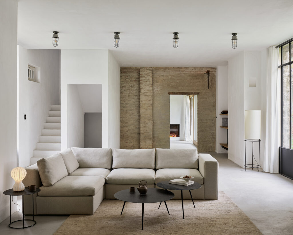 Ethnicraft Sofa Serie Mellow in diversen Sofakombination möglich bei Daunenspiel