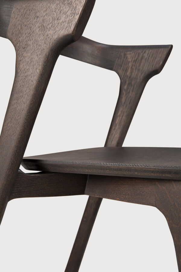 Ethnicraft Stuhl Bok aus Eichenholz braun lackiert im Daunenspiel Online-shop